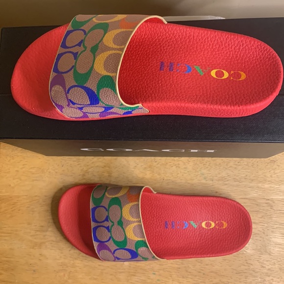 Easy to slip on coach sides, with a colorful design ban strap. - Picture 2 of 2